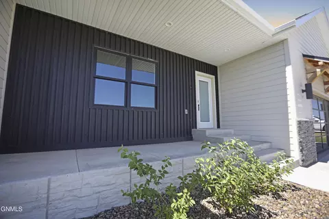2815 44th Ave W, Williston, ND 58801 photo 4