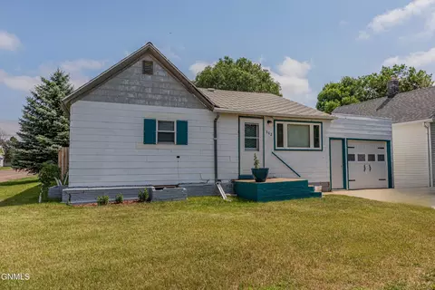302 D St S, Glen Ullin, ND 58631