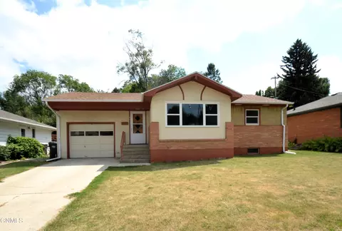 1101 6th St NW, Mandan, ND 58554
