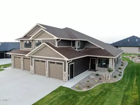 1003 Cornerstone Ln, Bismarck, ND 58503