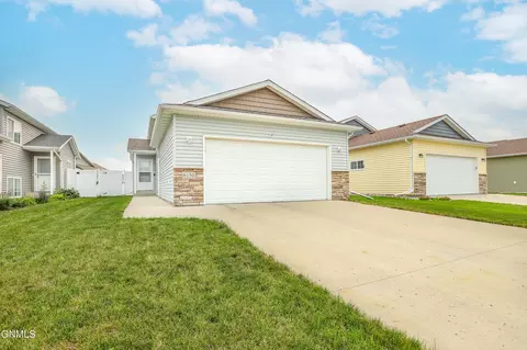 6150 35th St S, Fargo, ND 58104