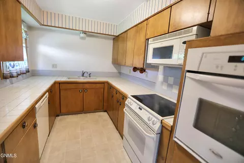 716 13th St W, Williston, ND 58801 photo 10