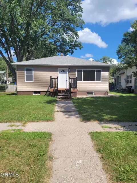 806 2nd Ave NE, Jamestown, ND 58401