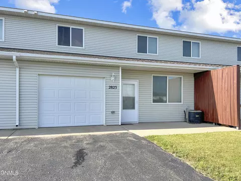 2823 N Broadway N, Minot, ND 58703