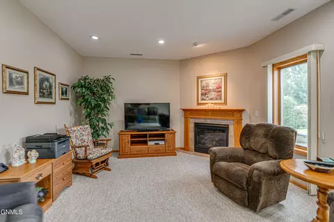 2135 3rd St S, Bismarck, ND 58504 photo 42