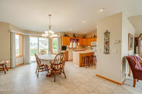 2135 3rd St S, Bismarck, ND 58504 photo 5