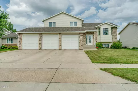 2135 3rd St S, Bismarck, ND 58504 photo 2
