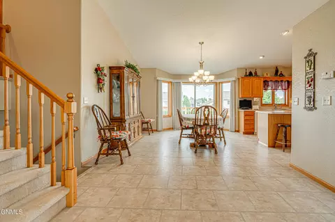 2135 3rd St S, Bismarck, ND 58504 photo 4