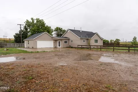 203 Main Ave E, Alexander, ND 58831
