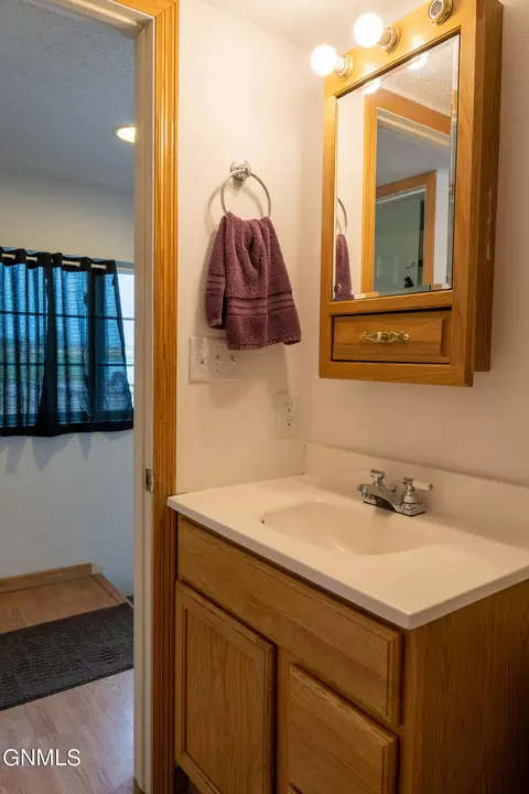 203 Main Ave E, Alexander, ND 58831 photo 5