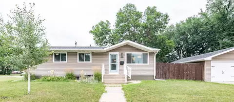1911 4th St, Bismarck, ND 58501