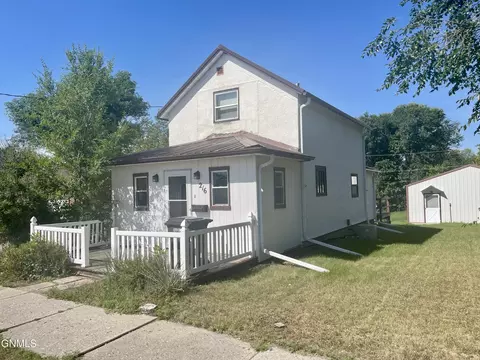 216 8th Ave SE, Jamestown, ND 58401
