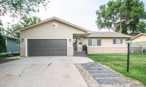 3010 B Ave E, Bismarck, ND 58501
