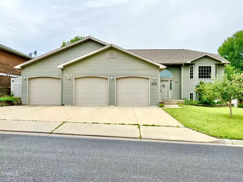 1200 13th St SW, Minot, ND 58701