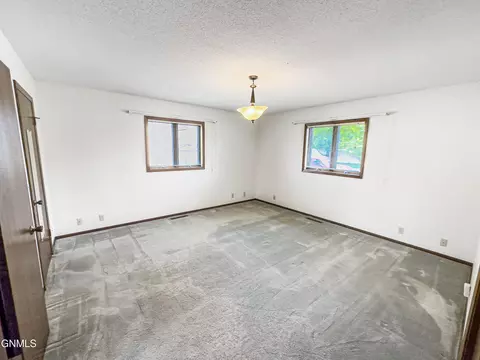 1602 10th St W, Williston, ND 58801 photo 25
