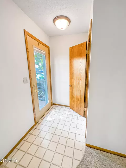 1602 10th St W, Williston, ND 58801 photo 9