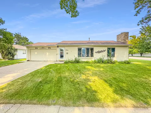 1602 10th St W, Williston, ND 58801 photo 4