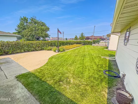 1602 10th St W, Williston, ND 58801 photo 38