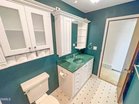 1602 10th St W, Williston, ND 58801 photo 22