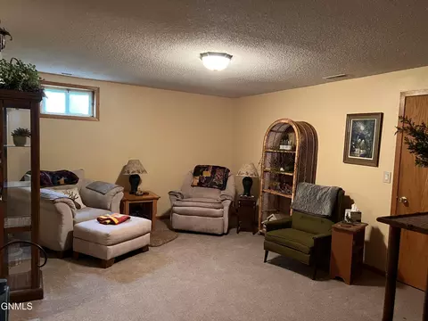 1717 E Avenue B, Bismarck, ND 58501 photo 13