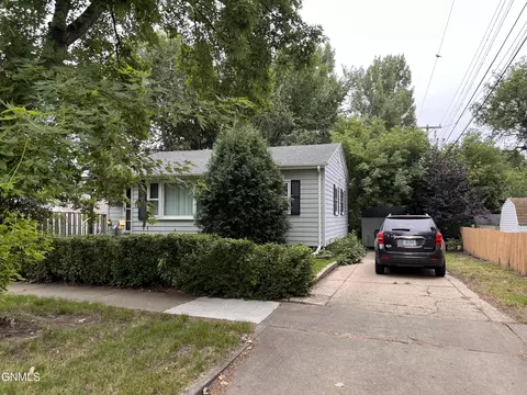 1717 E Avenue B, Bismarck, ND 58501 photo 2