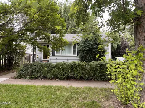 1717 E Avenue B, Bismarck, ND 58501