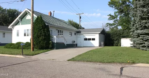 106 2nd St, Underwood, ND 58576