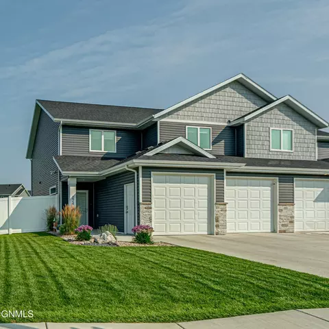 224 Nina Ln, Bismarck, ND 58504
