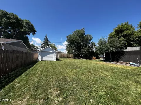 1007 9th Ave W, Williston, ND 58801 photo 10