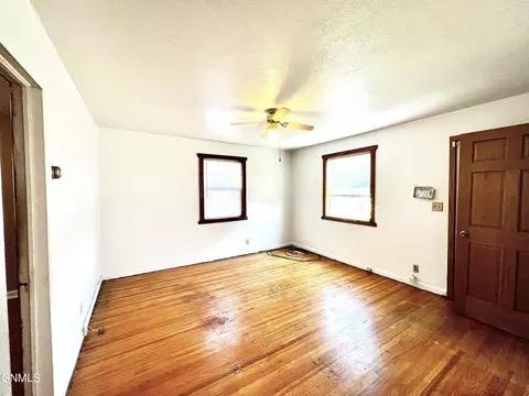 1007 9th Ave W, Williston, ND 58801 photo 2