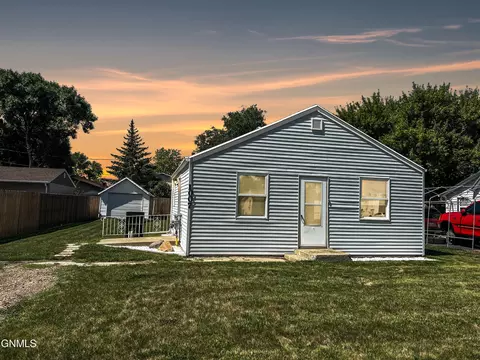 1007 9th Ave W, Williston, ND 58801 photo 11