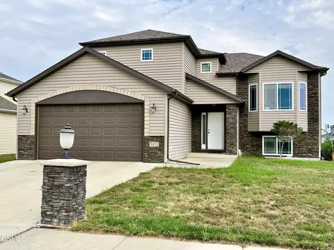 3425 15th St SE, Minot, ND 58701