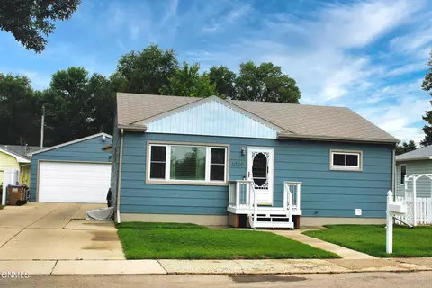 1020 8th St SE, Minot, ND 58701