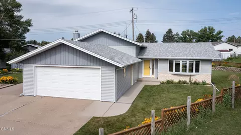 1715 5th Ave NW, Mandan, ND 58554