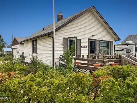 622 6th Ave W, Williston, ND 58801
