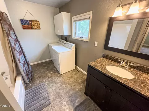 815 5th Ave W, Williston, ND 58801 photo 27