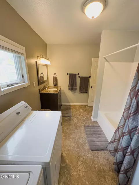 815 5th Ave W, Williston, ND 58801 photo 29