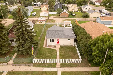 815 5th Ave W, Williston, ND 58801 photo 5