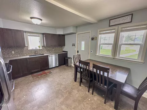 815 5th Ave W, Williston, ND 58801 photo 14