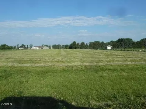 3110 Hoggarth Dr, Jamestown, ND 58401
