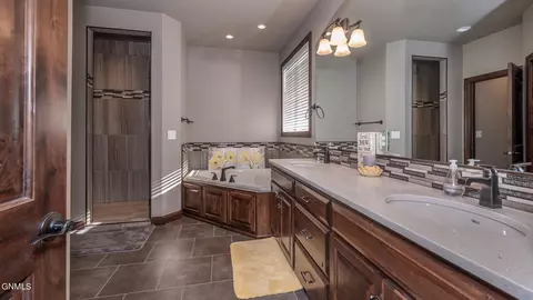 1011 Community Loop, Bismarck, ND 58503 photo 17