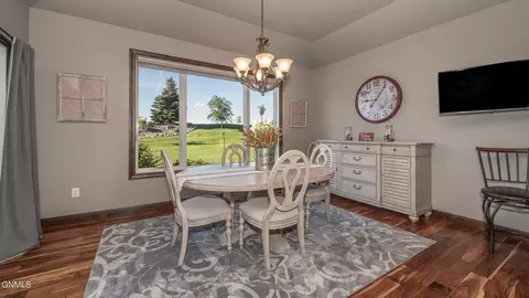 1011 Community Loop, Bismarck, ND 58503 photo 11