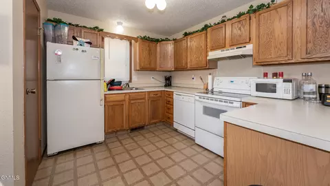 2978 Warwick Loop, Bismarck, ND 58504 photo 4