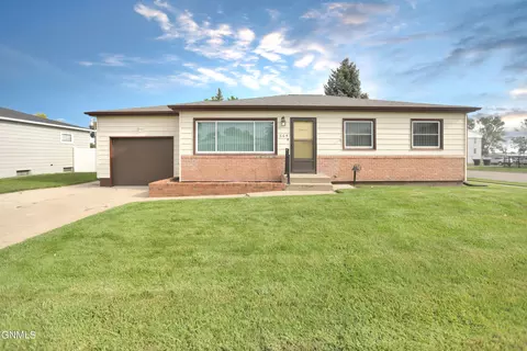 604 17th St W, Williston, ND 58801