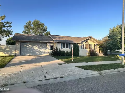 2106 12th Ave W, Williston, ND 58801