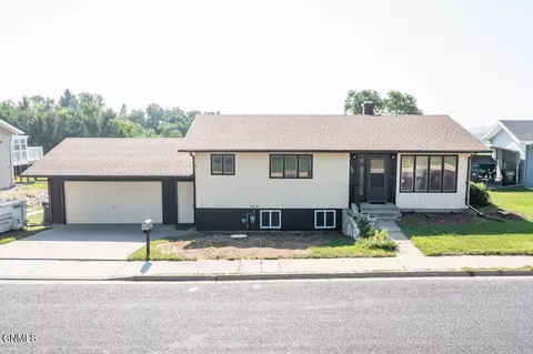 407 6th St NE, Mandan, ND 58554
