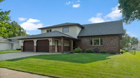 1643 Wichita Dr, Bismarck, ND 58504
