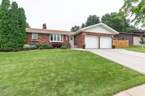 1208 Northview Ln, Bismarck, ND 58501