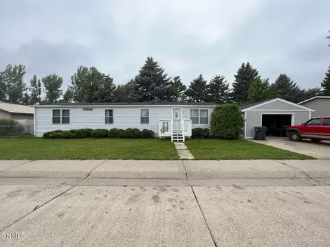 4138 Arlington Dr W, Bismarck, ND 58503