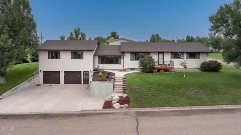 418 16th St NE, Beulah, ND 58523